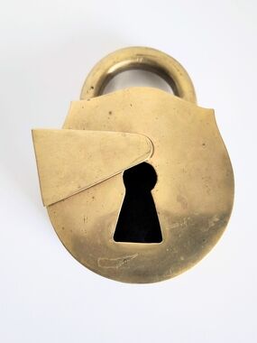 Vintage Virginia Metalcrafters Brass Padlock Ashtray Brass Collectible